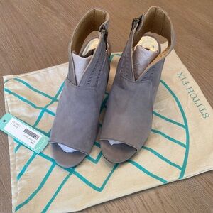 NEW-Stitch Fix Diba Iris Suede Bootie Sandal Gray Size 7